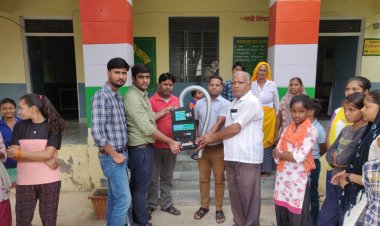 लियो क्लब महुआ द्वारा सेनेटरी पैड डिस्पोजल मशीन की भेंट