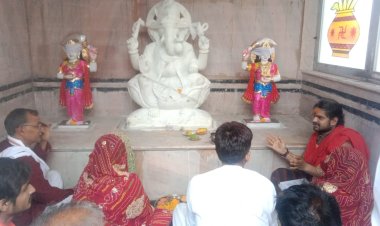 माचाड़ी कस्बे में देव प्रतिमा मूर्ति प्राण प्रतिष्ठा के तत्वावधान में आयोजित नवकुंडीय श्रीराम महायज्ञ एवं श्री राम कथा के द्वितीय दिवस पर श्रीराम महायज्ञ व कथा का किया शुभारंभ