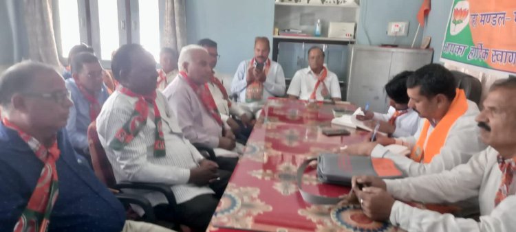 मकराना में भाजपा शहर मंडल की बैठक हुई आयोजित:केंद्र सरकार की योजनाओं को हर घर तक पहुंचाए कार्यकर्ता: राजपुरोहित