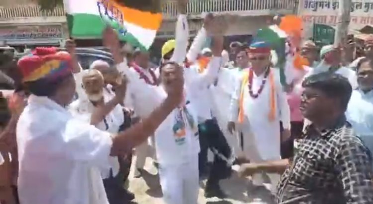 कर्नाटक विधानसभा चुनाव में कांग्रेस को बहुमत मिलने पर मकराना में कांग्रेसियों ने जीत का जश्न मनाया