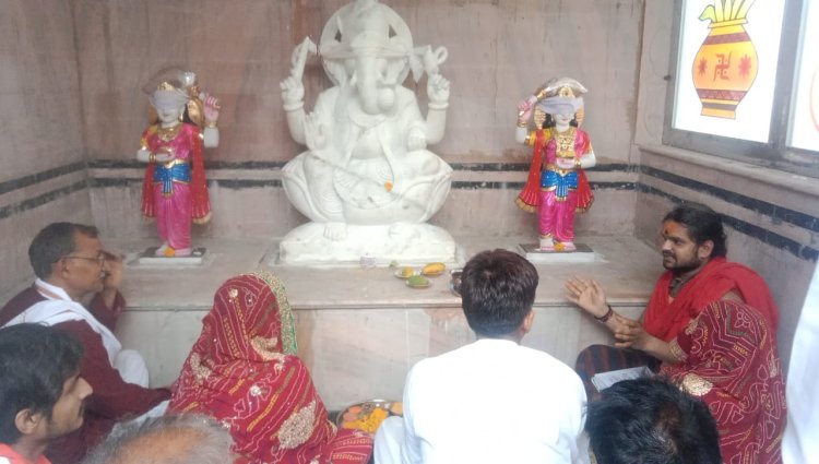 माचाड़ी कस्बे में देव प्रतिमा मूर्ति प्राण प्रतिष्ठा के तत्वावधान में आयोजित नवकुंडीय श्रीराम महायज्ञ एवं श्री राम कथा के द्वितीय दिवस पर श्रीराम महायज्ञ व कथा का किया शुभारंभ