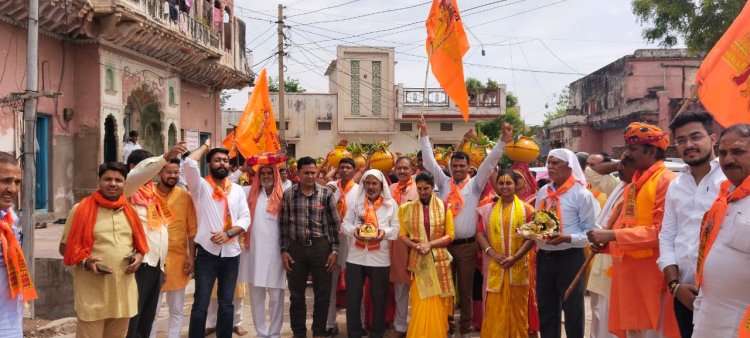 श्री राम कथा का आयोजन: कलश शोभायात्रा में उमड़ा जनसैलाब भगवान जय श्रीराम के नारों से गूंजा बहादरपुर गांव