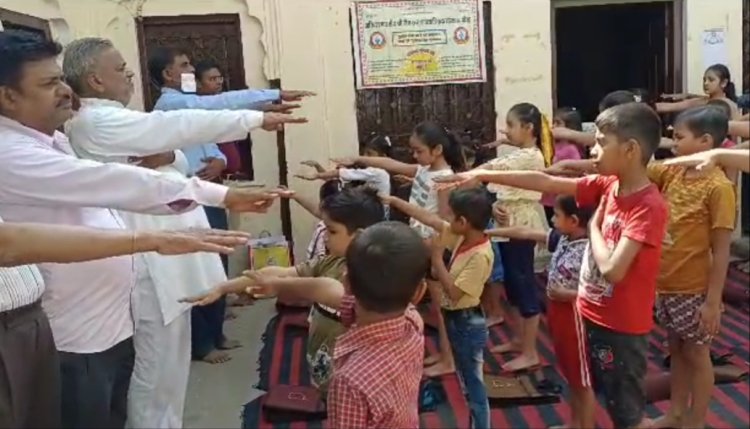 जैन धर्मशाला में चल रहे धार्मिक एवं नैतिक संस्कार शिविर में बच्चों ने लिया व्यसन मुक्ति का संकल्प