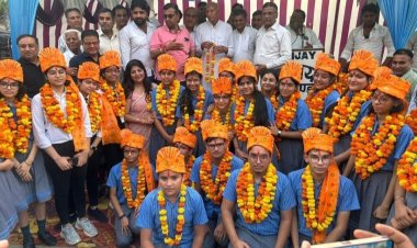 खैरथल में बोर्ड परीक्षा में प्रथम स्थान पर रहे एंजल एकेडमी की प्रतिभाओं को सम्मानित किया