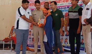 उत्कृष्ट परीक्षा परिणाम देने वाले विद्यार्थियों को किया सम्मानित