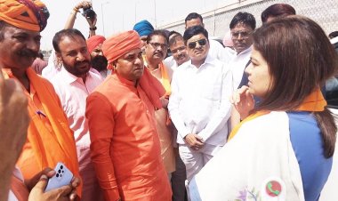 केंद्रीय वाणिज्य एवं उद्योग मंत्री पीयूष गोयल एवं पूनम महाजन सांसद भाजपा कार्यकर्ताओं ने किया भव्य स्वागत