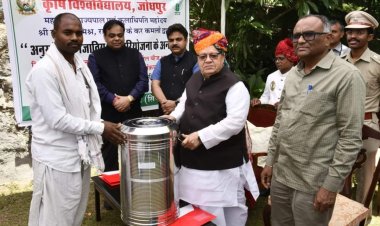 अनुसूचित जनजाति उप परियोजना के अंतर्गत आदिवासी किसानों को मिनी दाल मिल, उन्नत कुक्कुट नस्ल एवं स्टील बीज भंडारण टंकियों का वितरण