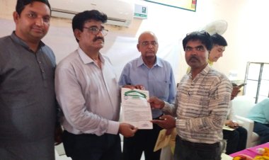 कब्रिस्तान भुमि से जुड़े अतिक्रमण कब्जा मामले को लेकर संभागीय आयुक्त व बोर्ड अध्यक्ष को सौंपा ज्ञापन