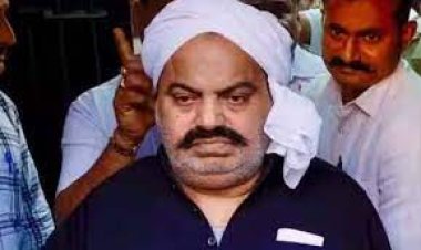 अतीक अहमद के सहयोगियों के ठिकानों पर की छापेमारी में नकदी: संपत्ति संबंधी दस्तावेज बरामद