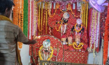 मंदिर मार्जन व गणेश पूजन को गाजे-बाजे से निकली माँ जानकी की सवारी