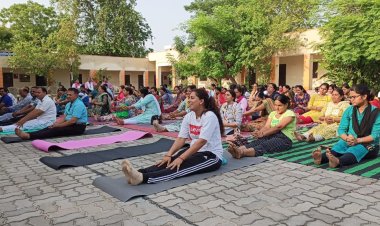 बापुनगर में 9 वा अंतरास्ट्रीय योग दिवस मनाया