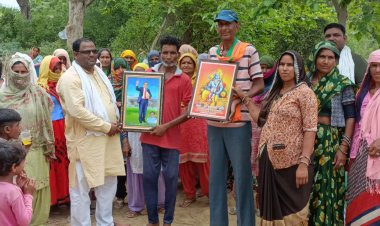 अलवर ग्रामीण  क्षेत्र के बहादुरपुर मंडल गांव में किसान मोर्चा जिला उपाध्यक्ष मुकेश कुमार सांवरिया ने नरेगा मैं कार्यरत श्रमिकों से की मुलाकात