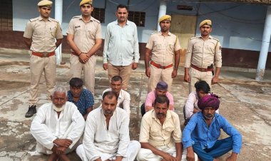 पुलिस ने 2 स्थाई वारंटी सहित 8 लोगों को किया गिरफ्तार :35 लीटर हथकड शराब बरामद