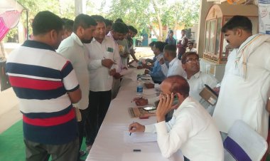 बाघोली में पहले दिन महंगाई राहत शिविर में बांटे मुख्यमंत्री योजना कार्ड व जन्म प्रमाण पत्र: राजस्व विभाग के कई मामलों का हुआ निस्तारण