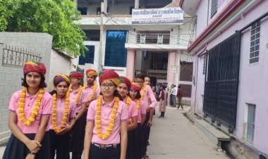 बोर्ड परीक्षाओं का शत प्रतिशत परीक्षा परिणाम रहने पर शहर के मुख्य मार्गों से निकाली रैली