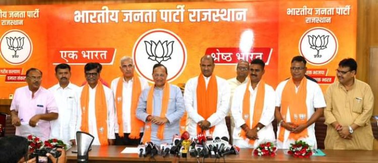 विजेंद्र सिंह इंद्रपुरा ने कांग्रेस छोड़ जयपुर भाजपा कार्यालय में प्रदेश अध्यक्ष की मौजूदगी में थामा भाजपा का दामन