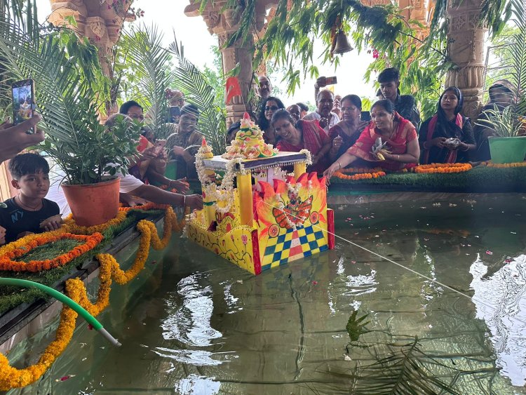नौगांवा सांवलिया सेठ का श्रीनाथजी रूप में भव्य श्रृंगार: ठाकुर जी ने किया नौका विहार