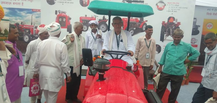किसान मेले में गांवों से किसान हुए जयपुर के लिए बसों से रवाना: कृषि यंत्रों की प्रदर्शन देखकर हुए किसान खूश