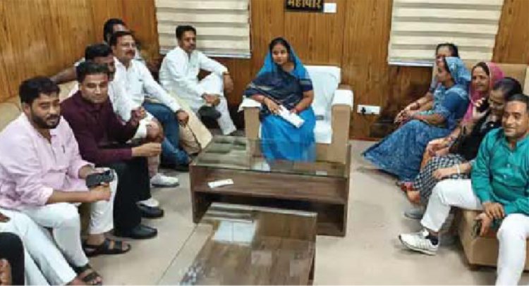 अपनी ही सरकार के खिलाफ धरने पर बैठ जयपुर हेरिटेज की मेयर सहित 50 पार्षदों ने दिया इस्तीफा : सीएम गहलोत को भेजा