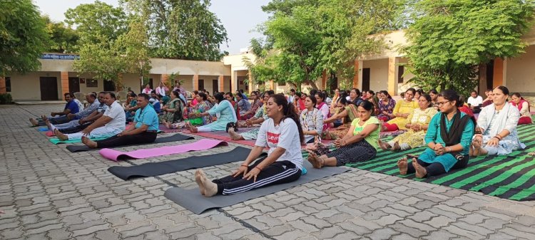 बापुनगर में 9 वा अंतरास्ट्रीय योग दिवस मनाया