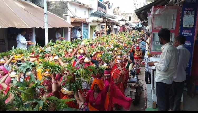 21 सौ महिलाओं ने सिर पर  कलश  धारण कर  निकाली कलश यात्रा: तंमरगढ़ में श्री राम कथा एवं 51 कुंडीय महायज्ञ प्रारंभ