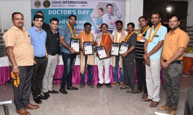 लायंस क्लब महुआ सिटी के तत्वाधान में पत्रकार व डॉक्टर सम्मान समारोह  डॉक्टरों की पीड़ा निकल कर आई सामने