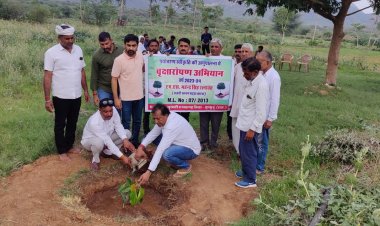 उदयपुरवाटी के साटिडा धाम आश्रम पर बरगद का पौधा लगाकर किया अभियान का शुभारंभ: 3100 पौधे लगाने का लिया संकल्प