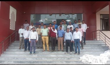 बीएलओ कार्य से मुक्त करने के लिए के लिए शिक्षकों ने अलवर को दिया ज्ञापन