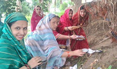 नागों के बम्बी की पूजा के लिए महिला श्रद्धालुओं का उमड़ा जनसैलाब