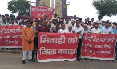 भिवाड़ी जिला बनाओ संघर्ष समिति ने मनसा चौक से लेकर SP ऑफिस तक पैदल पद यात्रा का किया आयोजन