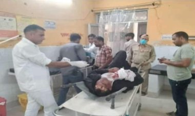 महिला को बचाने के चक्कर में ट्रेन व प्लेटफार्म के बीच फंसा टीटी