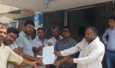 डोली गांव में प्राचीन सीताराम मंदिर गिरने की कगार पर हादसों को दे रहा न्योता: आक्रोशित ग्रामीणों ने एसडीएम को ज्ञापन सौंपा