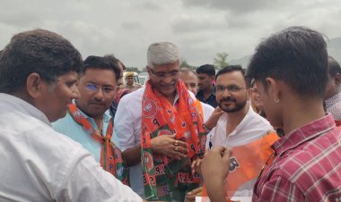 केंद्रीय जल शक्ति मंत्री शेखावत का कार्यकर्ताओं ने गर्मजोशी से किया भव्य स्वागत