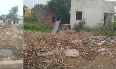 खेड़ा में संस्कृत विद्यालय के पास गंदगी जमा होने से बचो में बीमारी होने का भय