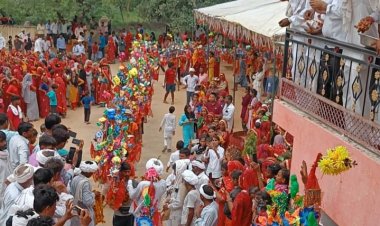 बाघोली में पुष्कर धाम से लाई गई कावडो को हीरामल भक्तों ने जयकारों के साथ मंदिर में किया जलाभिषेक