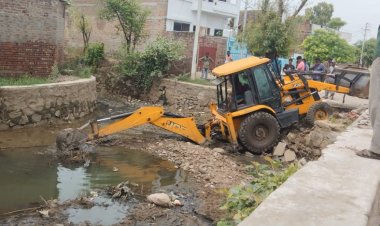 बरसाती नालो की सफ़ाई में जूटा पालिका प्रशासन,जमादार कर रहे है मॉनीटरिंग, ईओ ने परखी व्यवस्था