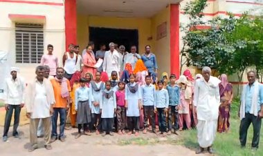 धनतूरी गांव बीच सड़क में पानी भर जाने से परेशान ग्रामीणों ने उपखंड अधिकारी को सौंपा ज्ञापन