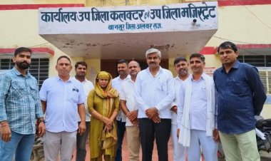 पंचायत समिति पुनर्गठन प्रारूप को लेकर आपत्ति दर्ज़ करवाने के लिए प्रधान एवं पंचायत समिती सदस्यों ने SDM को सौपा ज्ञापन