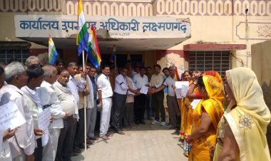 जैन समाज के लोगो ने कर्नाटक में जैन संत आचार्य श्री काम कुमार नंदी की निर्मम हत्या को लेकर मौन जुलूस निकाल एसडीएम को सौपा ज्ञापन