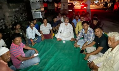 बिजली समस्या को लेकर बिजली घर के आगे आमजन के साथ नेता प्रतिपक्ष मेवाड़ा धरने पर बैठे