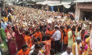 जयकारों के बीच शहर से निकली 500 मीटर लंबी भव्य कलश यात्रा