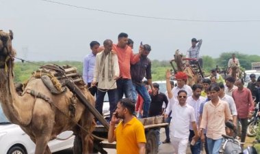 राजस्थान सरकार के बर्खास्त मंत्री राजेंद्र सिंह गुढा ने महिलाओं के सम्मान में निकाली ऊंट गाडा यात्रा
