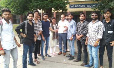 दस्तावेज सत्यापन व ई-मित्र पर शुल्क जमा कराने की तिथि बढ़ाने के लिए ज्ञापन सौंपा