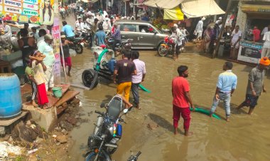 नाले पर अवैध निर्माण करने पर नगर पालिका द्वारा जारी किऐ नोटिस