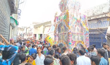 इमाम हुसैन की याद में मातमी धुन के साथ निकाला ताजिए का जुलूस