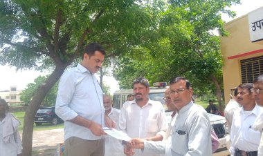 क्रय विक्रय सहकारी समिति वैर के निर्वाचन अधिकारी विवादो के घेरे में