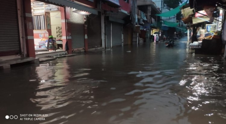 नगरपालिका की अनदेखी बारिश से बाजार व कॉलोनियों में भरा पानी