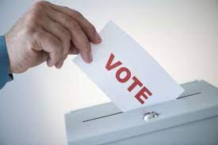 जिला कलेक्ट्रेट सभागार में अधिकारियों की बैठक का आयोजन: मतदान प्रतिशत बढ़ाने के लिए आमजन को करें प्रेरित - जिला कलेक्टर