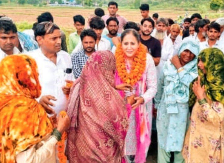 कांग्रेस नेत्री सिमरत कौर ने ग्रामीणों की सुनी समस्याएं: राज्य सरकार की जनहितैषी योजनाओं की दी जानकारी