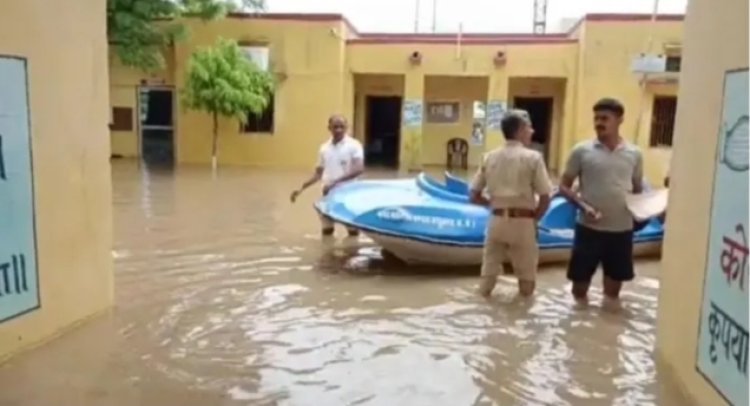 लगातार बार‍िश का असर: तखतगढ़ पुलिस थाने में एक बार फिर घुसा पानी